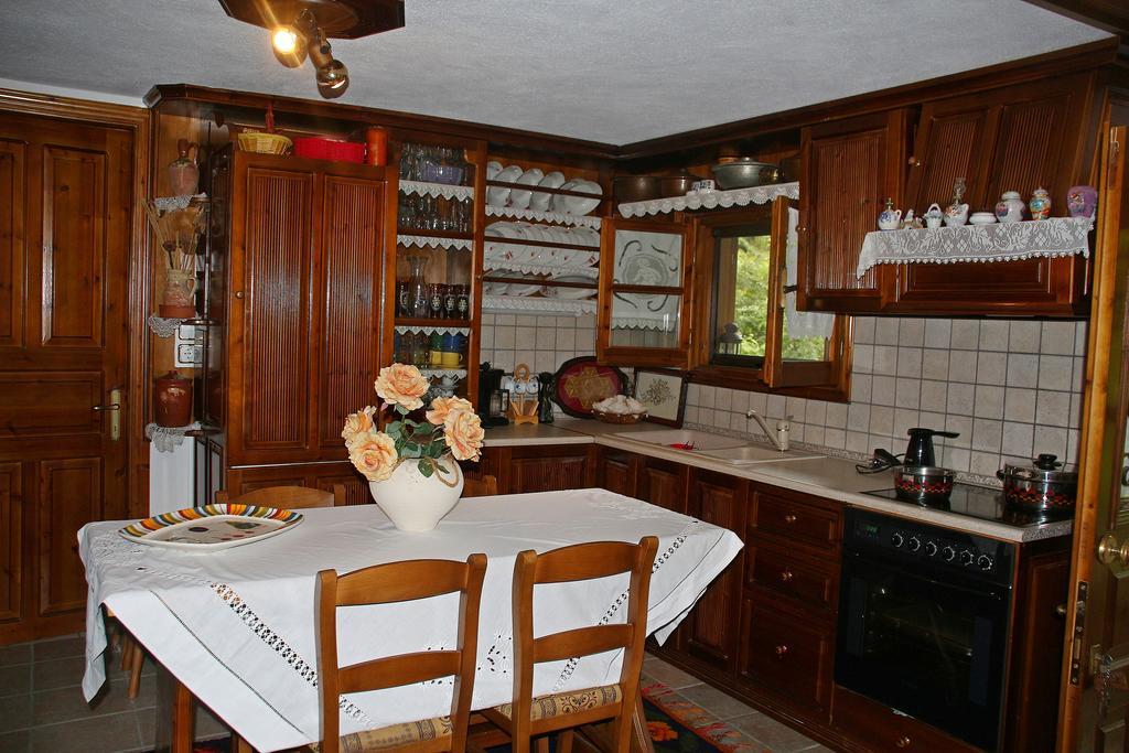 Katoikia Me Ta Pitharia Villa Принос Екстериор снимка