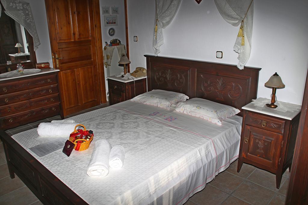Katoikia Me Ta Pitharia Villa Принос Екстериор снимка